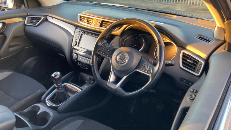 Nissan Qashqai 1.3 DiG-T Acenta Premium 5dr Petrol Hatchback